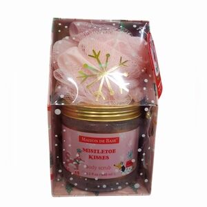 Maison De Base Mistletoe Kisses Body Scrub and Mesh Bath Pouf Gift Set NIB